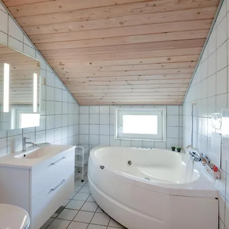 4 Bedroom Gorgeous In Ringkobing * Sondervig